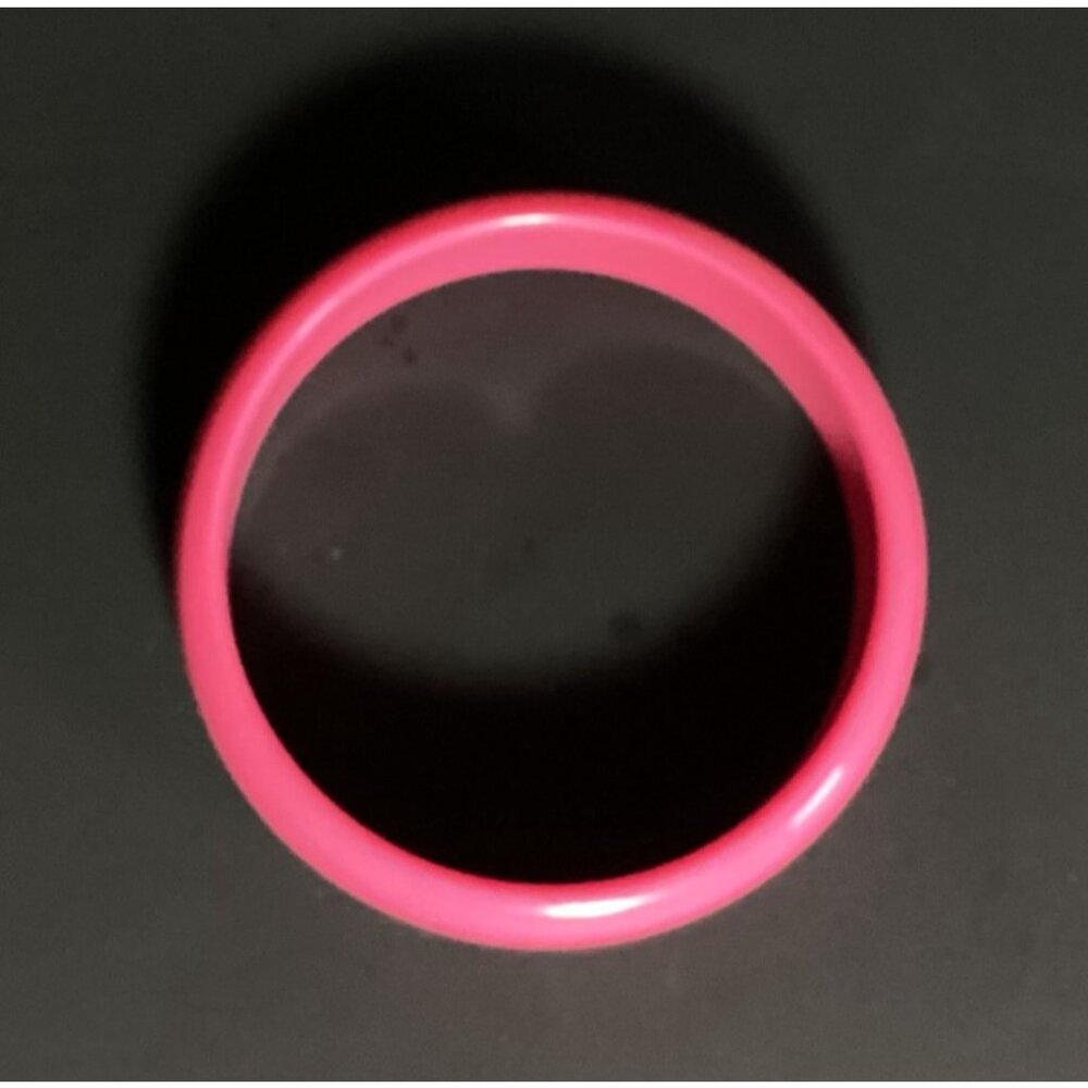 Vintage Neon Pink Lucite Bangle Bracelet Glows Bright Orange in UV Light Rave - Picture 6 of 6